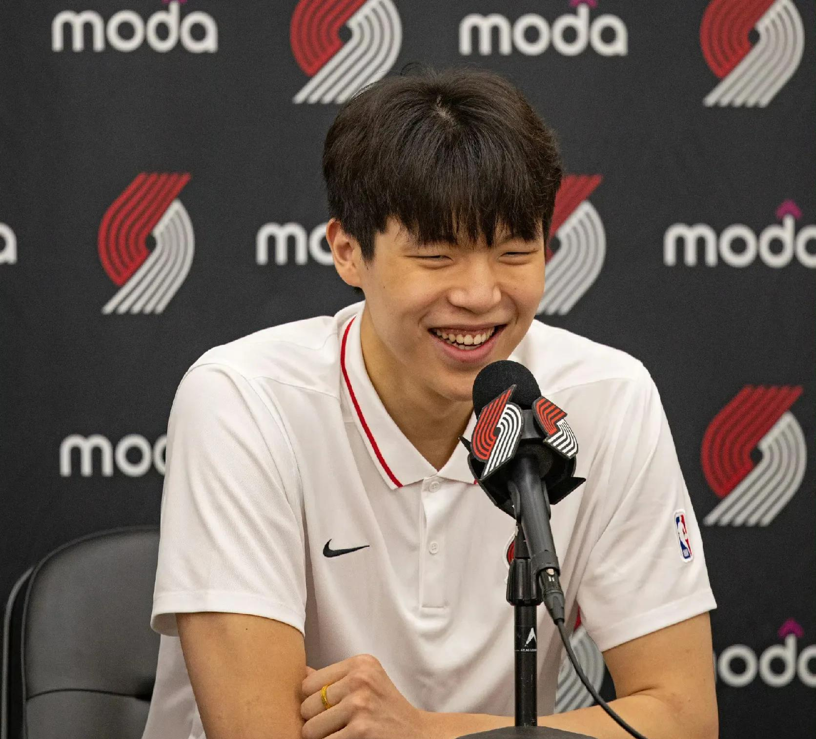 杨瀚森对比NBA和CBA身体对抗：这边比较文明(2006年杨翰)
