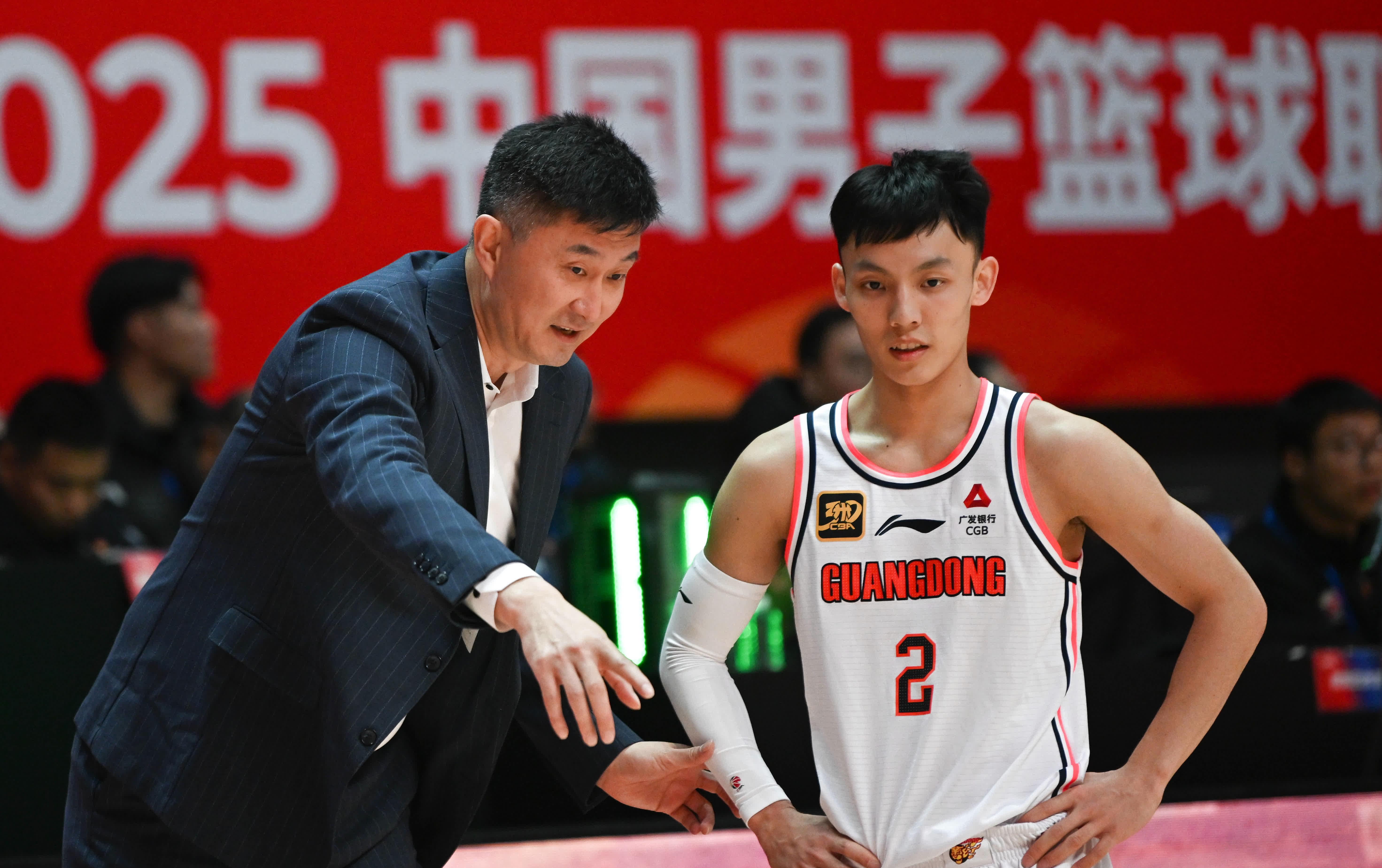 黄荣奇15分广东胜福建孙铭徽16+18广厦胜四川(黄格胜的画值多少钱)