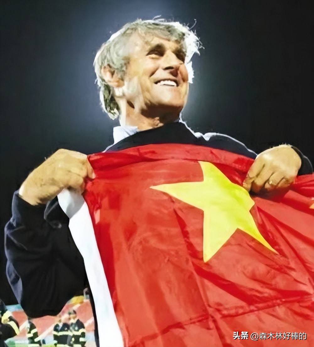 星空体育-800万欧元年薪！国足或请本托执教，与名帅对比成绩差，换帅又要翻车？(8000欧元折合人民币)