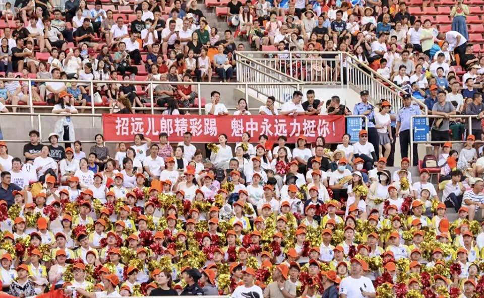 比赛暴力事件频发，体育精神何在？(体育暴力问题)